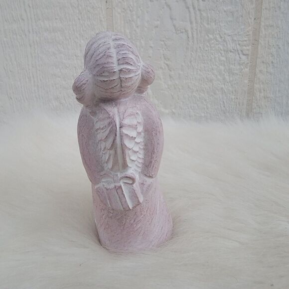 vintage ISABEL BLOOM Signed Angel with Gift 1999  5.5 Inches - Picture 2 of 3